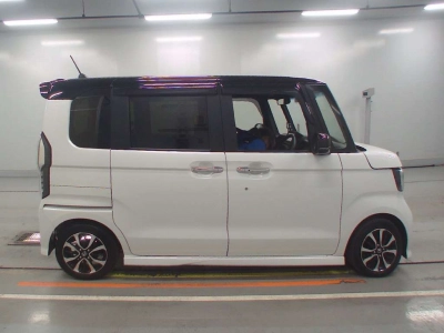 HONDA N BOX CUSTOM