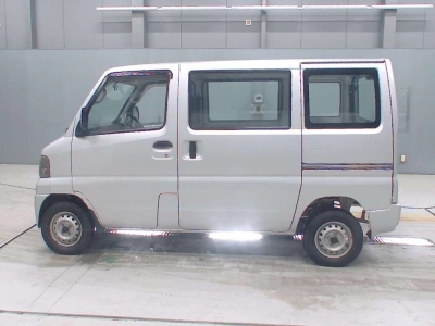 NISSAN CLIPPER VAN