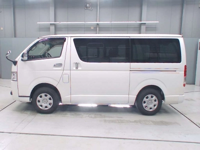 TOYOTA REGIUS VAN