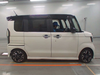 HONDA N BOX CUSTOM