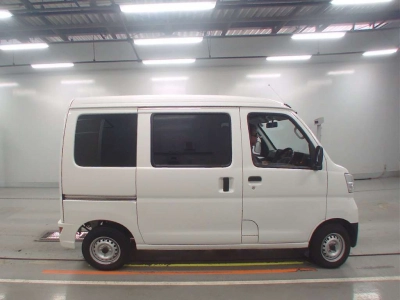 TOYOTA PIXIS VAN