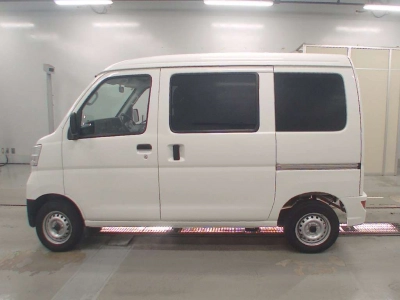 TOYOTA PIXIS VAN