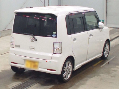 TOYOTA PIXIS SPACE