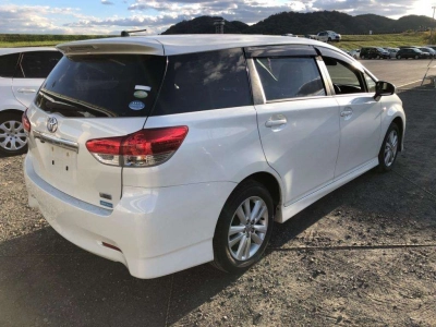 TOYOTA WISH
