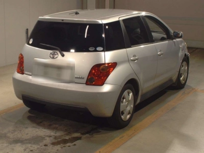 TOYOTA IST