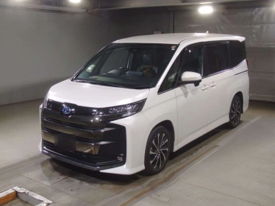TOYOTA NOAH