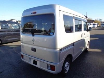 NISSAN CLIPPER VAN