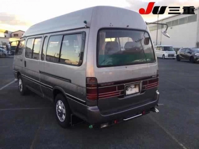 TOYOTA HIACE WAGON