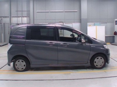 HONDA FREED SPIKE HYBRID
