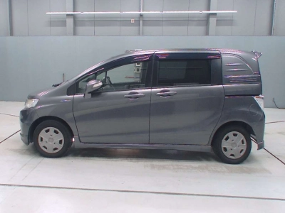 HONDA FREED SPIKE HYBRID