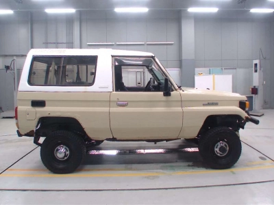 TOYOTA LAND CRUISER 70
