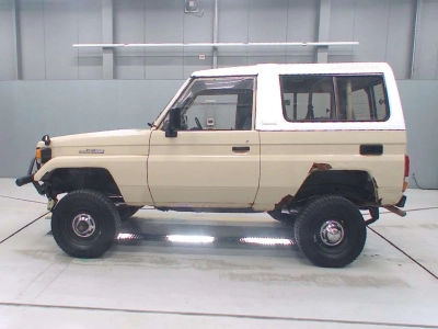 TOYOTA LAND CRUISER 70