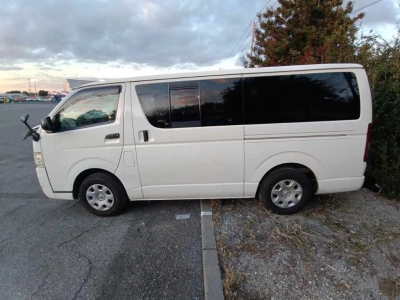 TOYOTA HIACE VAN