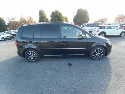 VOLKSWAGEN GOLF TOURAN