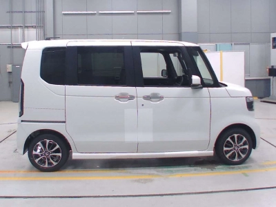 HONDA N BOX CUSTOM