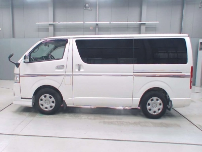 TOYOTA REGIUS VAN