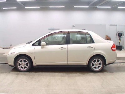 NISSAN TIIDA LATIO