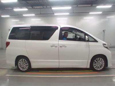 TOYOTA ALPHARD