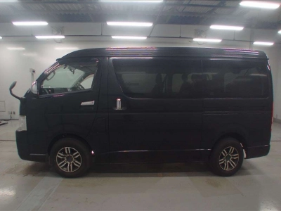TOYOTA HIACE WAGON
