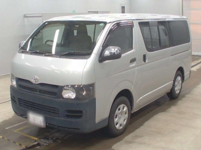 TOYOTA HIACE VAN