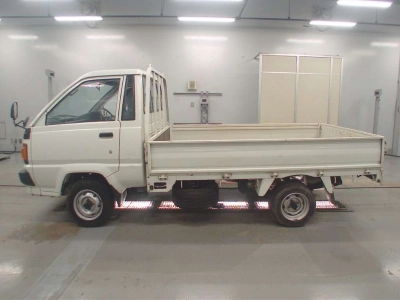 TOYOTA LITE ACE TRUCK