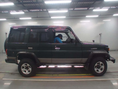 TOYOTA LAND CRUISER 70