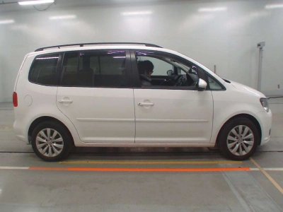 VOLKSWAGEN GOLF TOURAN