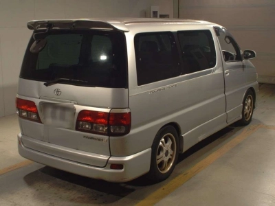 TOYOTA TOURING HIACE
