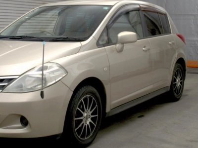 NISSAN TIIDA