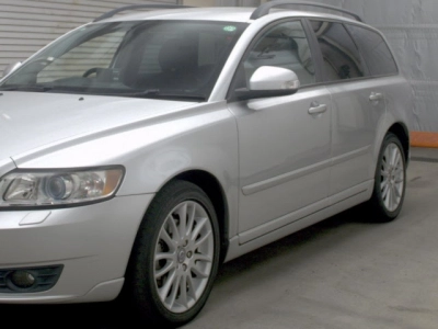 VOLVO V50