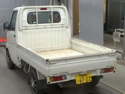 NISSAN CLIPPER TRUCK