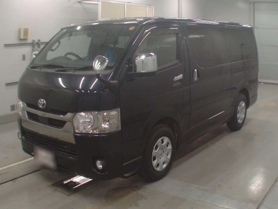 TOYOTA HIACE VAN