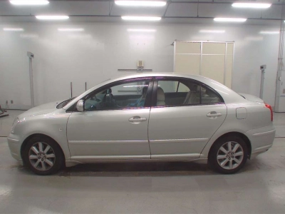 TOYOTA AVENSIS SEDAN