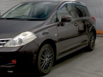 NISSAN TIIDA