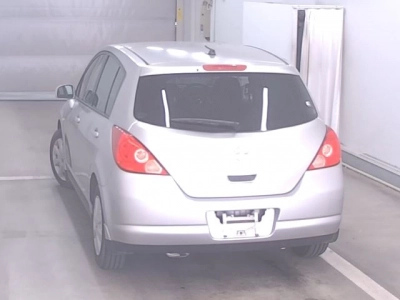 NISSAN TIIDA