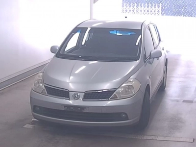 NISSAN TIIDA