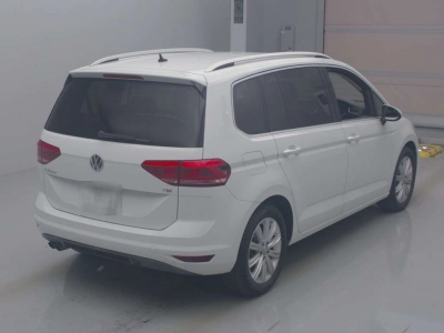VOLKSWAGEN GOLF TOURAN