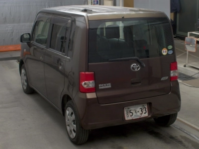 TOYOTA PIXIS SPACE