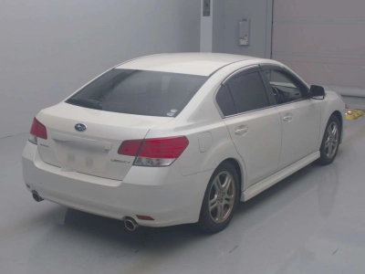 SUBARU LEGACY B4