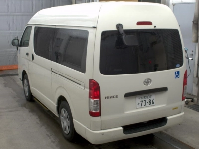 TOYOTA HIACE VAN