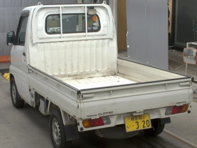 NISSAN CLIPPER TRUCK