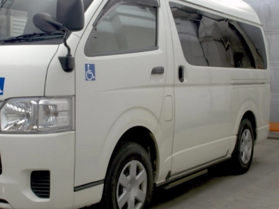 TOYOTA HIACE VAN