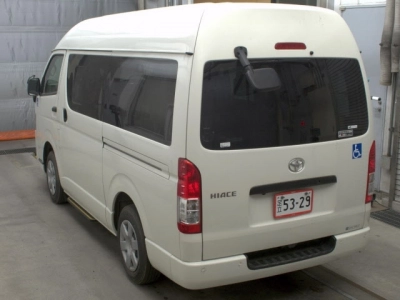 TOYOTA HIACE VAN