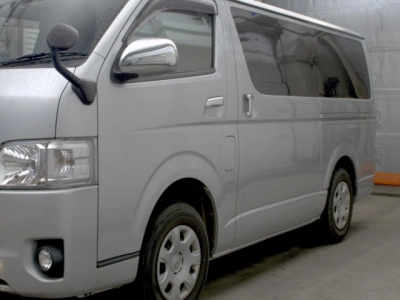 TOYOTA REGIUS VAN
