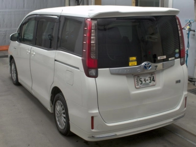 TOYOTA NOAH