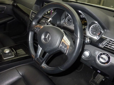 MERCEDES BENZ E CLASS