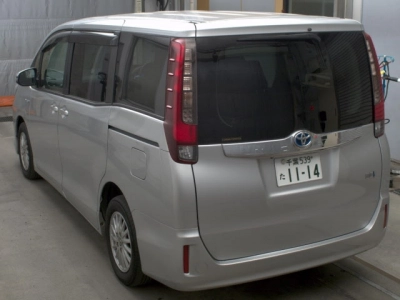 TOYOTA NOAH