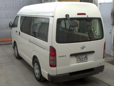 TOYOTA HIACE VAN