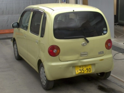 DAIHATSU MOVE LATTE