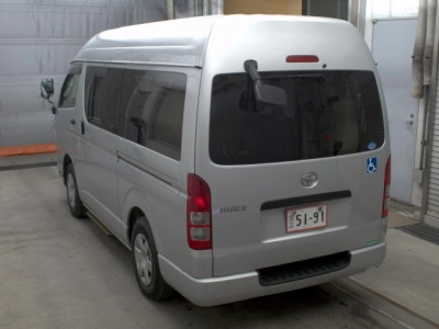 TOYOTA HIACE VAN